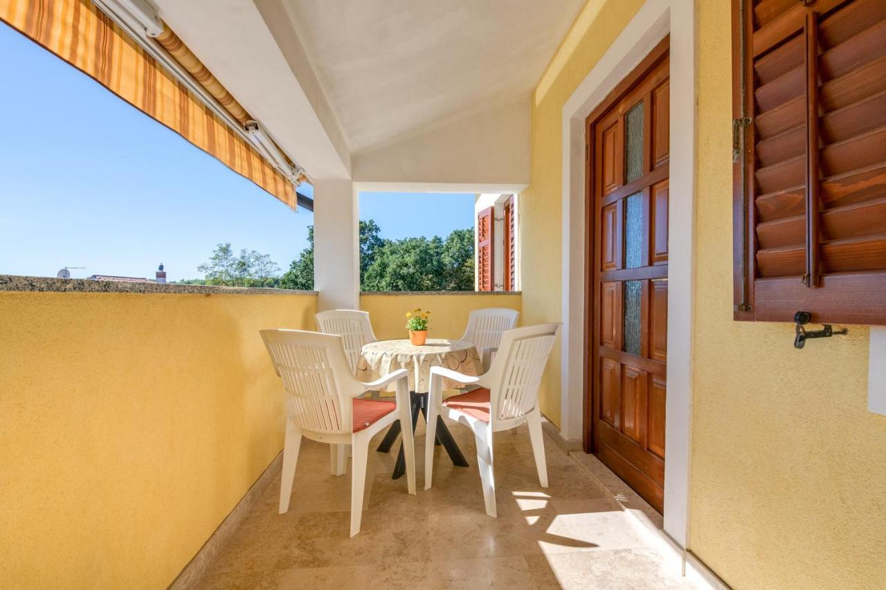 Livia: Family-friendly Retreat With Pool And Playground Apartman *
