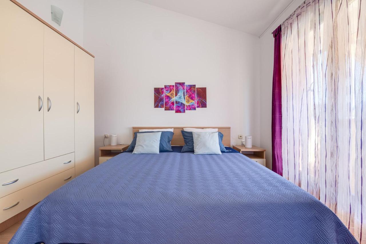 Apartman Livia: Family-friendly Retreat With Pool And Playground Liznjan