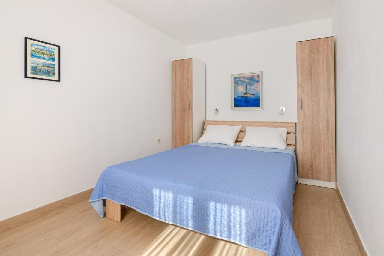 Livia: Family-friendly Retreat With Pool And Playground *