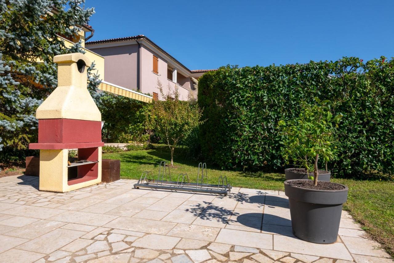 Apartman Livia: Family-friendly Retreat With Pool And Playground *