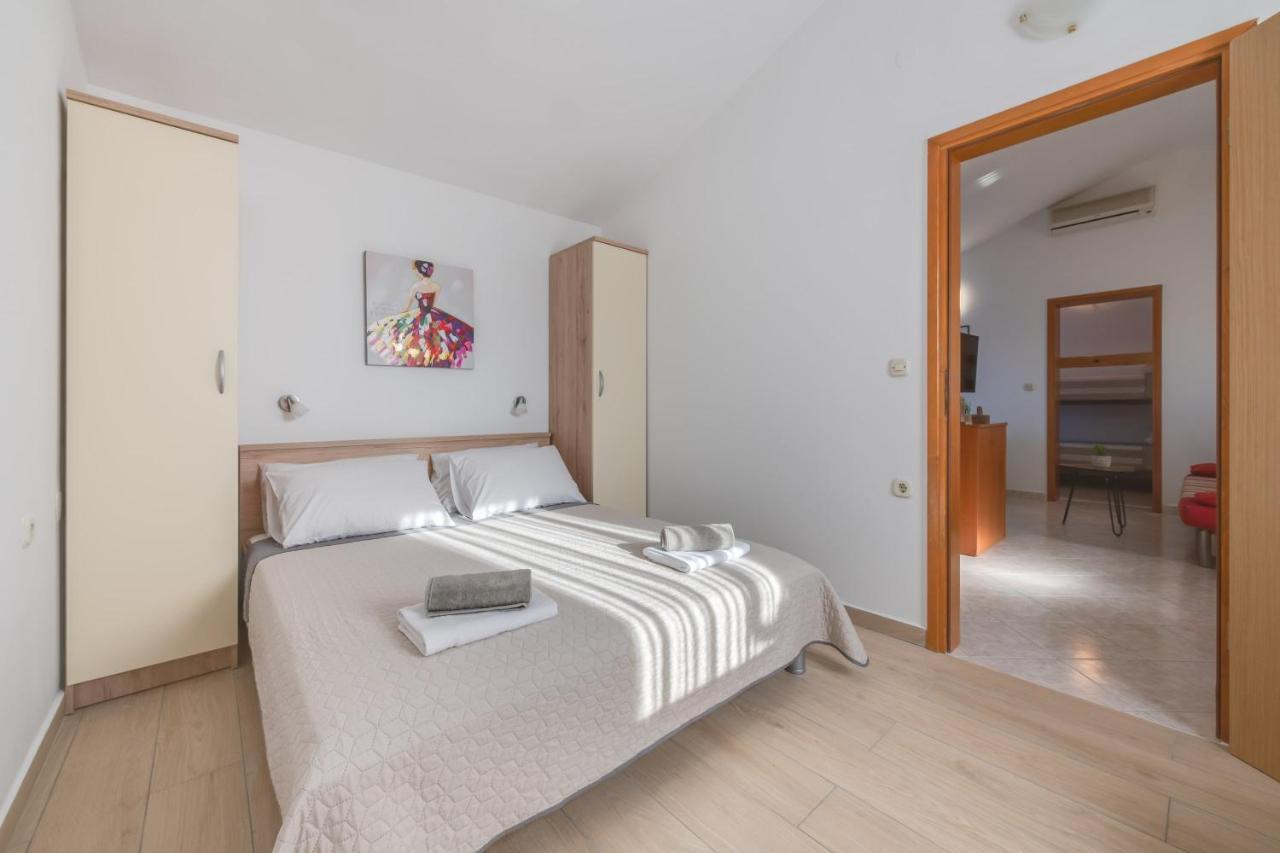Apartman Livia: Family-friendly Retreat With Pool And Playground *