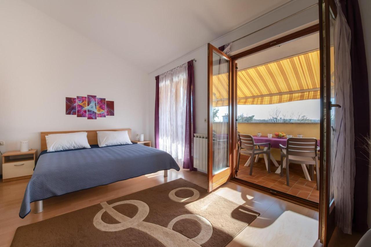 Livia: Family-friendly Retreat With Pool And Playground Apartman Liznjan