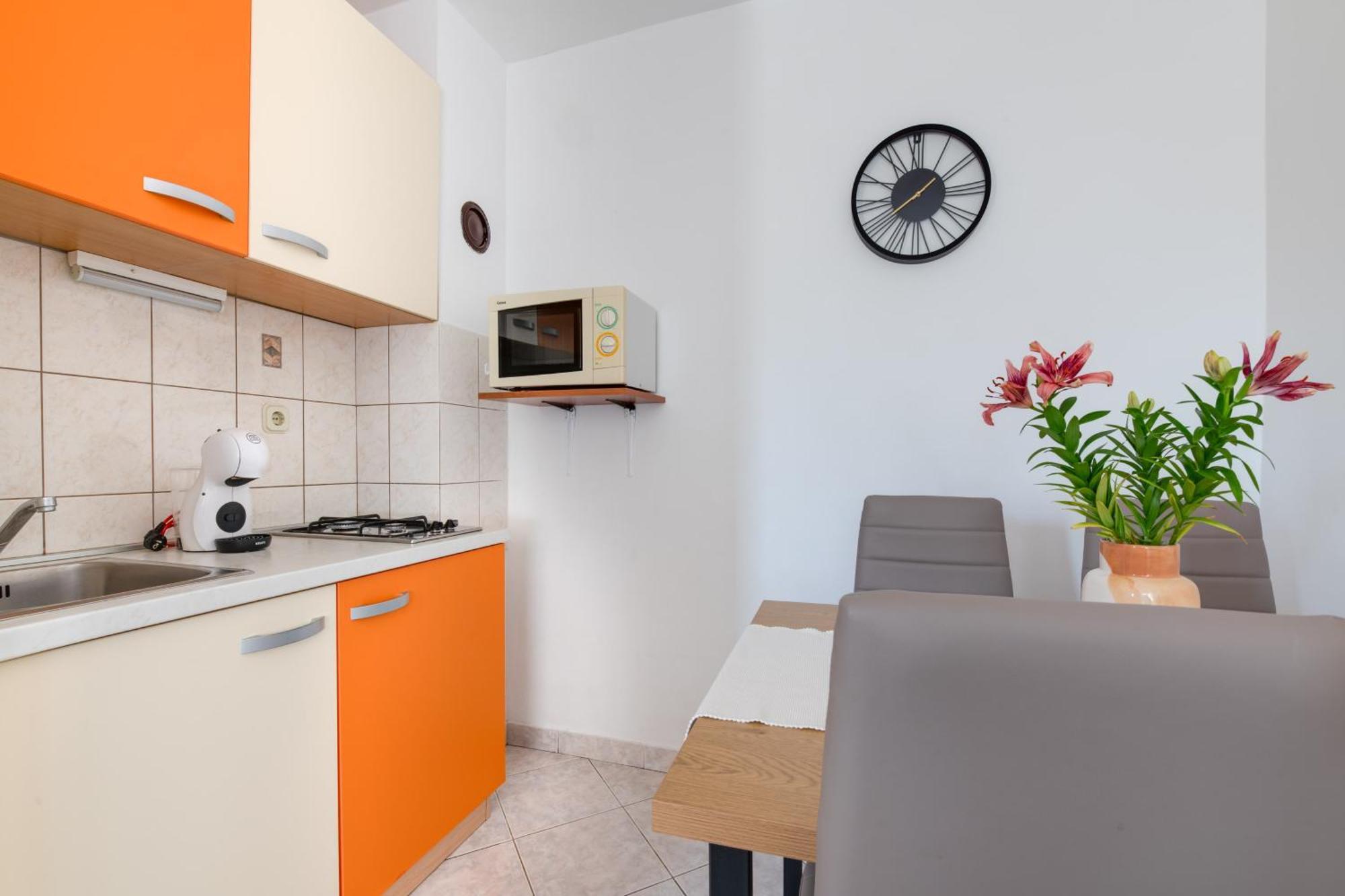 Livia: Family-friendly Retreat With Pool And Playground Apartman *