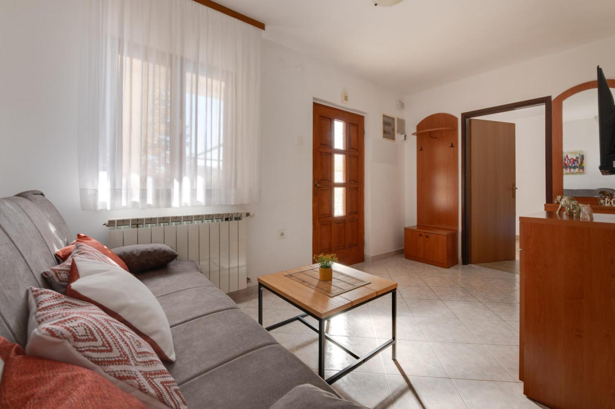 Apartman Livia: Family-friendly Retreat With Pool And Playground *