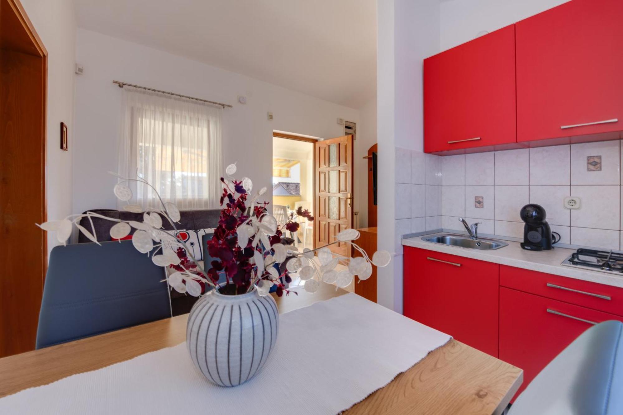 Livia: Family-friendly Retreat With Pool And Playground